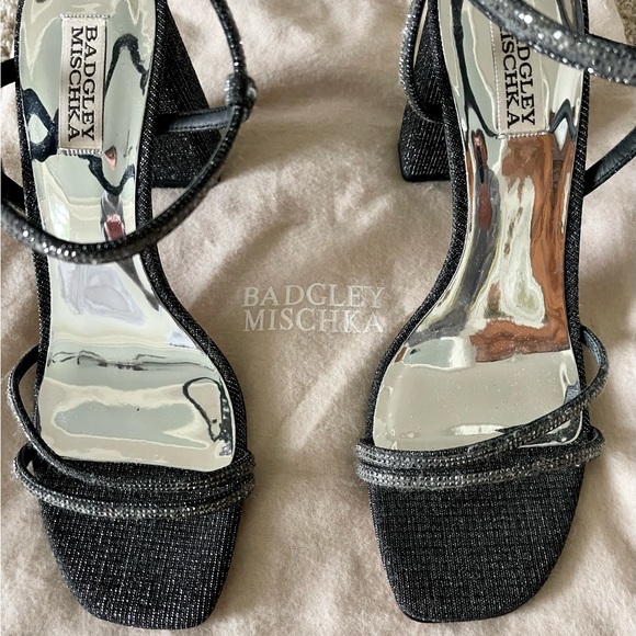 Badgley Mischka Rebekah Strappy Silver/Black Strappy BlockHeel Sandals wDust Bag - Picture 4 of 9